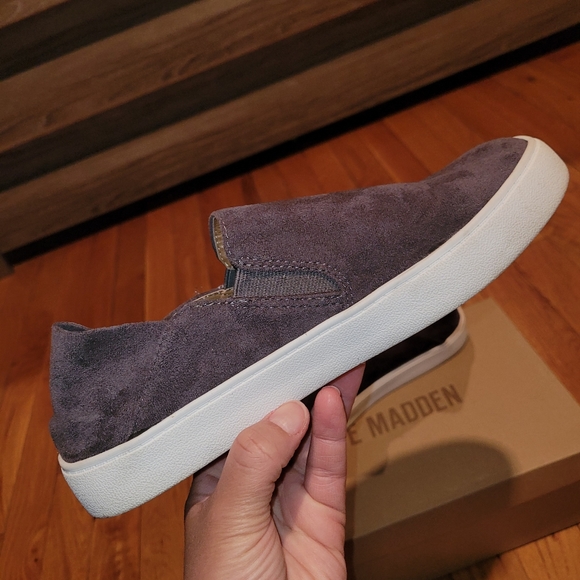 Woman's shoes - Picture 2 of 3